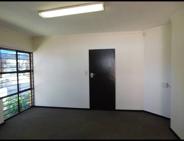 107M² OFFICE TO LET IN FERNDALE